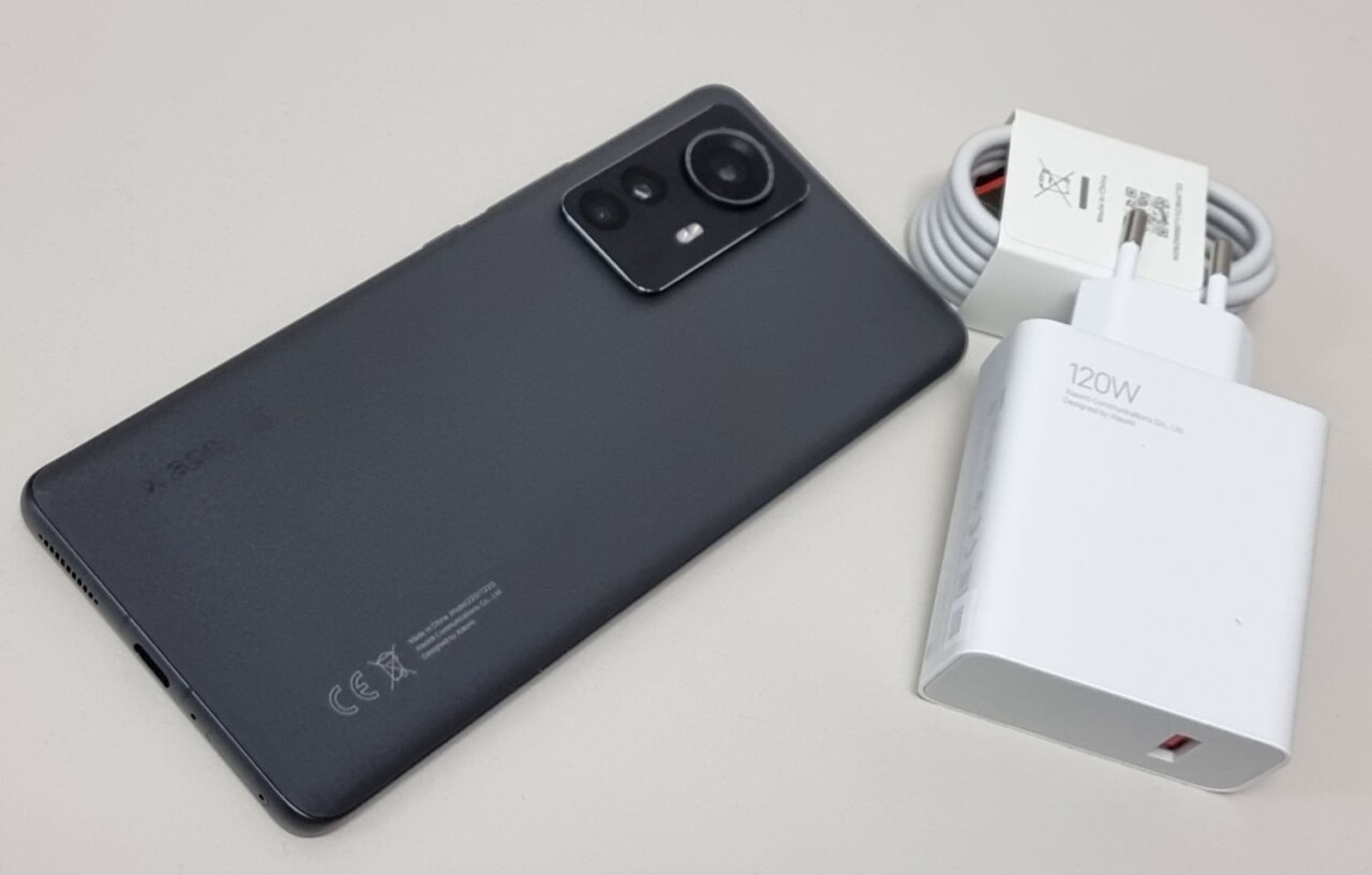 Xiaomi 12 Pro punjač (2).jpg