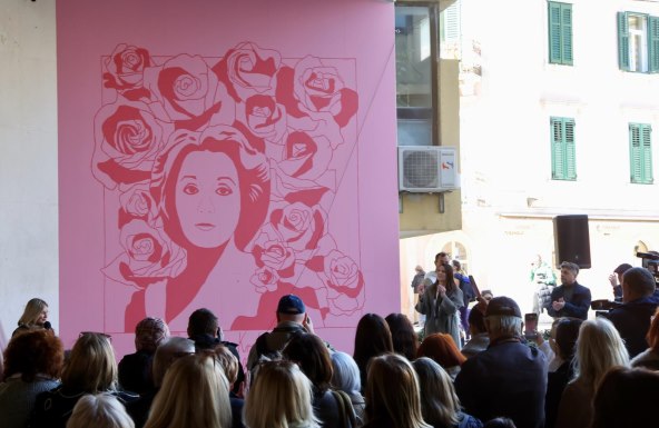 Otkriven mural Zdravki Krstulović kod HNK u Splitu