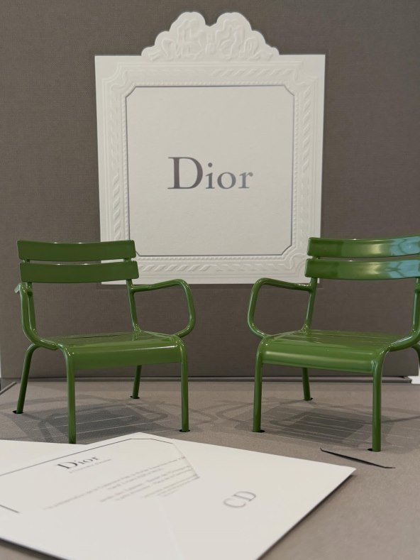 Dior stolica pozivnica