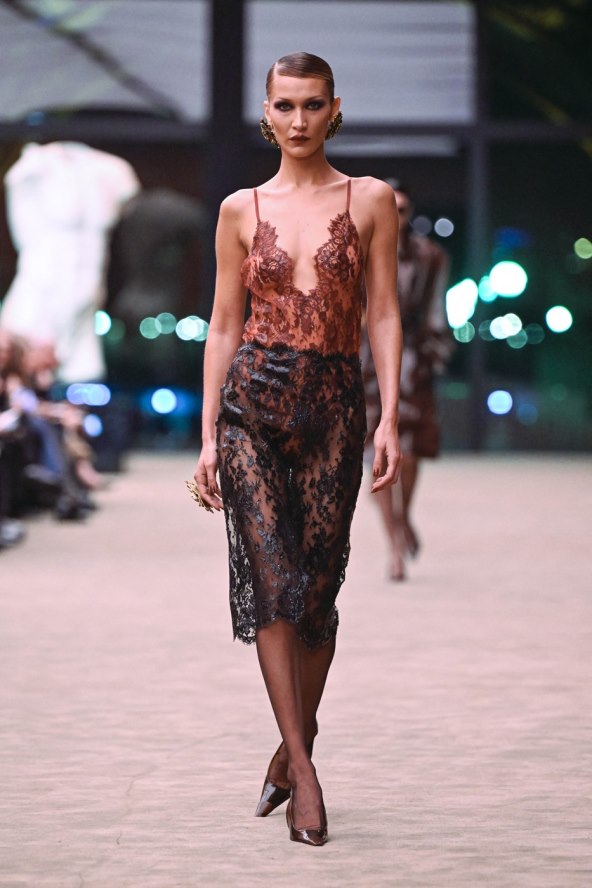 Saint Laurent FW26 Tjedan mode Pariz Bella Hadid