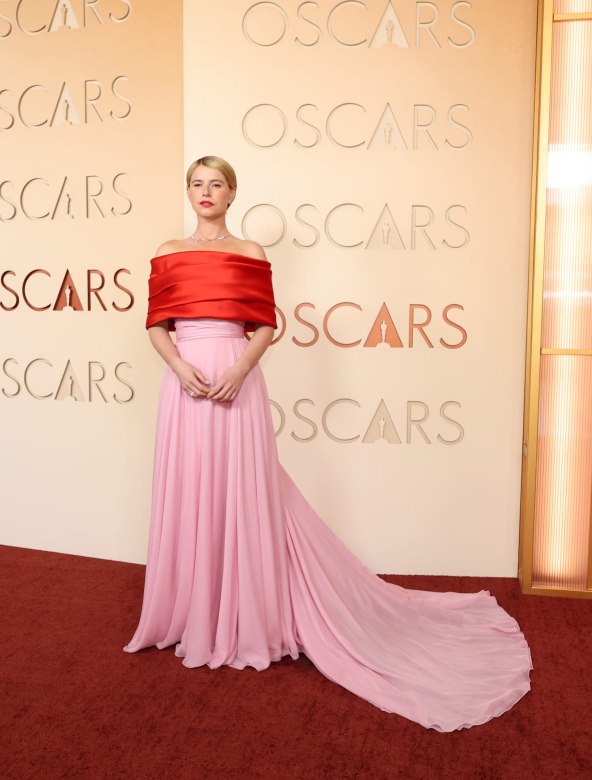 chanel_jessie-buckley-wore-chanel-at-the-98th-oscars-150326_1-LD.jpg