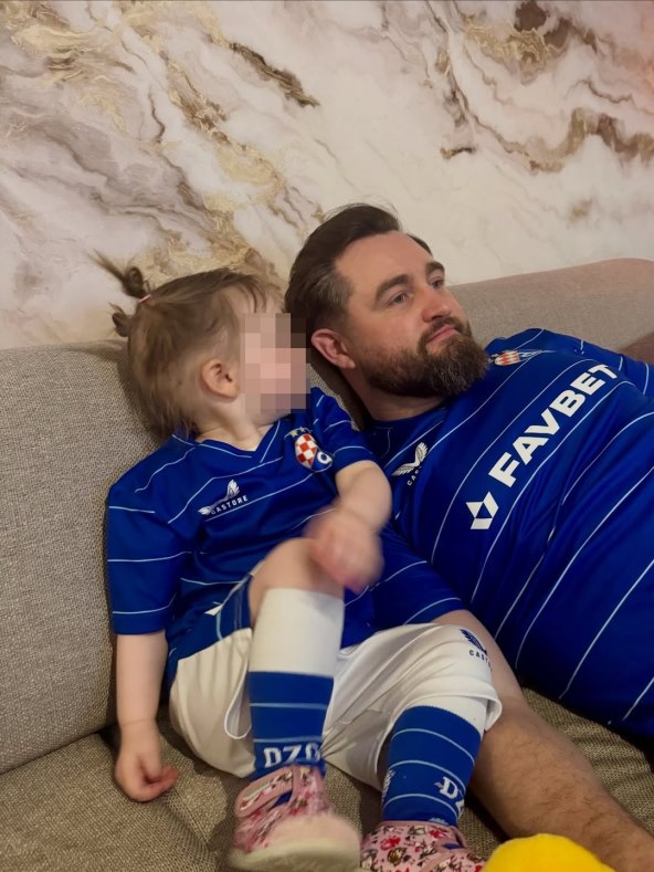 Matija Cvek s kćerkicom Lotom