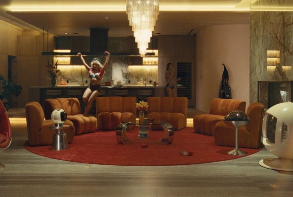 Sabrina Carpenter video House Tour