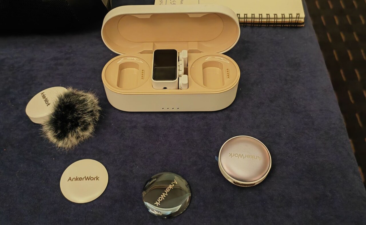 AnkerWork M650 Wireless Microphone (17).jpg