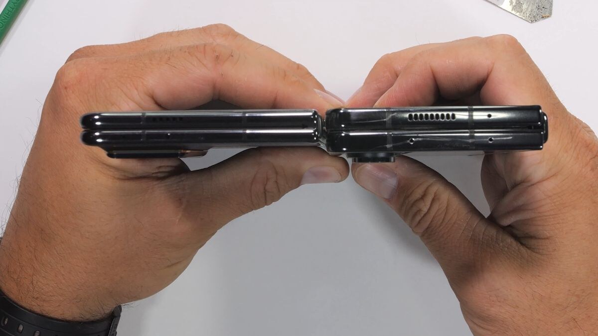 HONOR Magic V2_Samsung Z Fold5_2.jpg