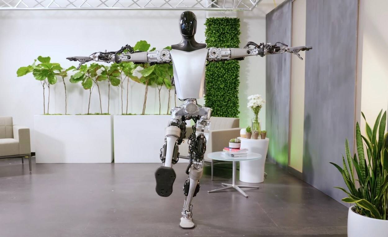 Tesla robot Optimus (1).jpg