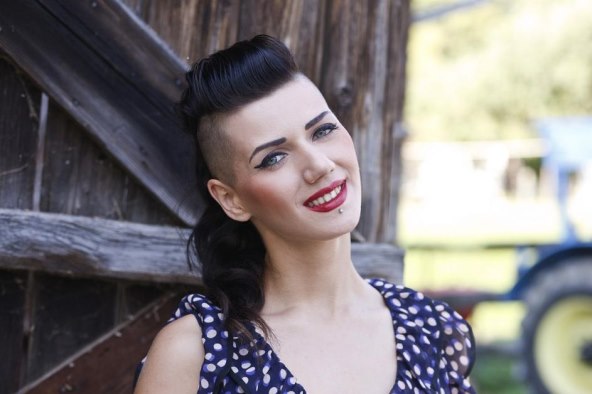 Bivšu Farmericu susjed napao sjekirom