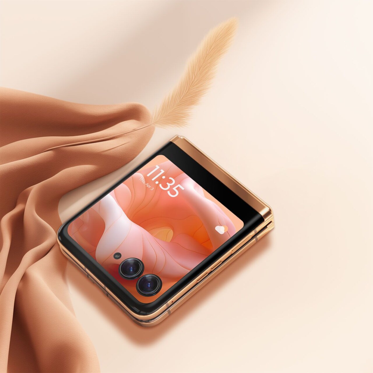 Motorola razr 40 ultra Peach Fuzz (4).jpg