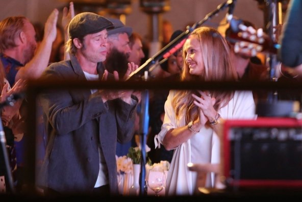 NOVA LJUBAV? Brad Pitt uhvaćen s dizajnericom