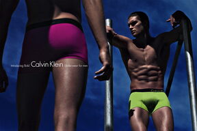 Lara Stone ponovno za Calvin Klein