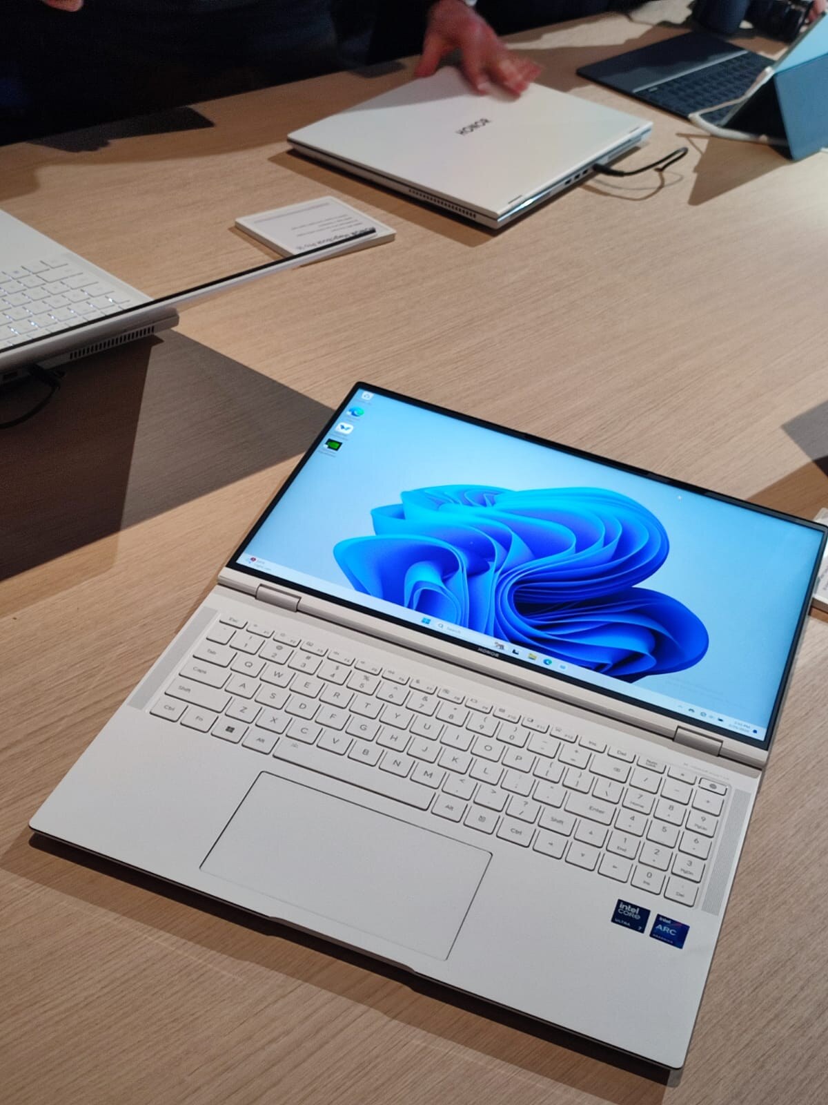 Honor MagicBook Pro 16 (1).jpg