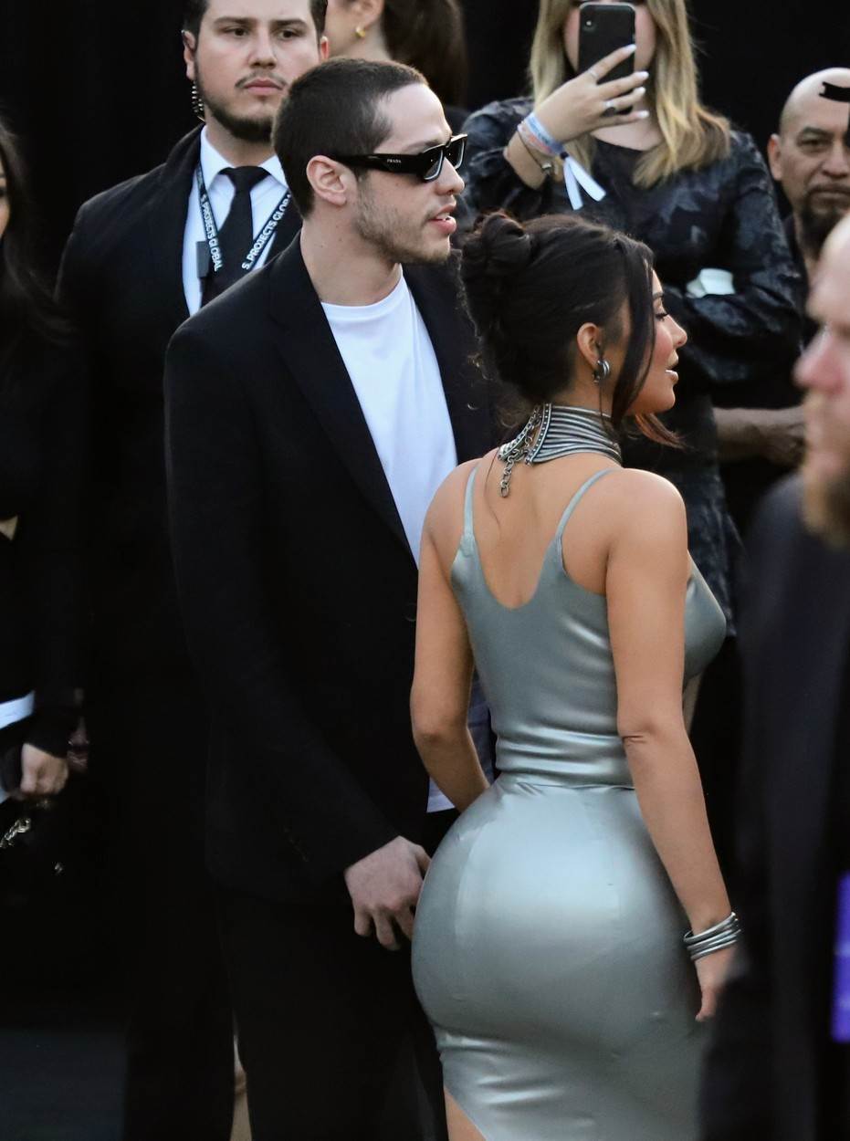 Kim Kardashian u vezi je s komičarem Peteom Davidsonom