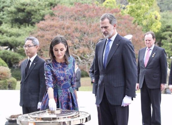 Kraljica Letizia i kralj Filip VI. su u braku od 2004. te imaju dvoje djece, a na njih je pala odgovornost da vrate povjerenje građana.