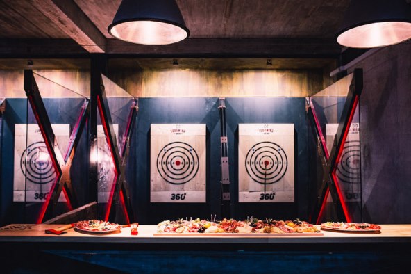 Na Zagrebačkom Velesajmu otvorena Axe Throwing Arena