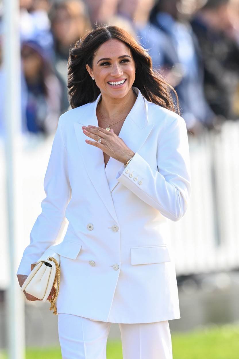 Meghan Markle i princ Harry se poljubili na pozornici