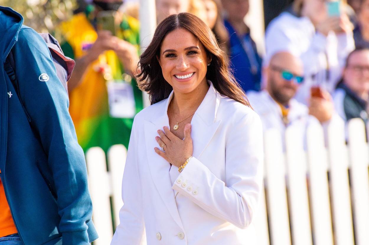 Meghan Markle i princ Harry se poljubili na pozornici