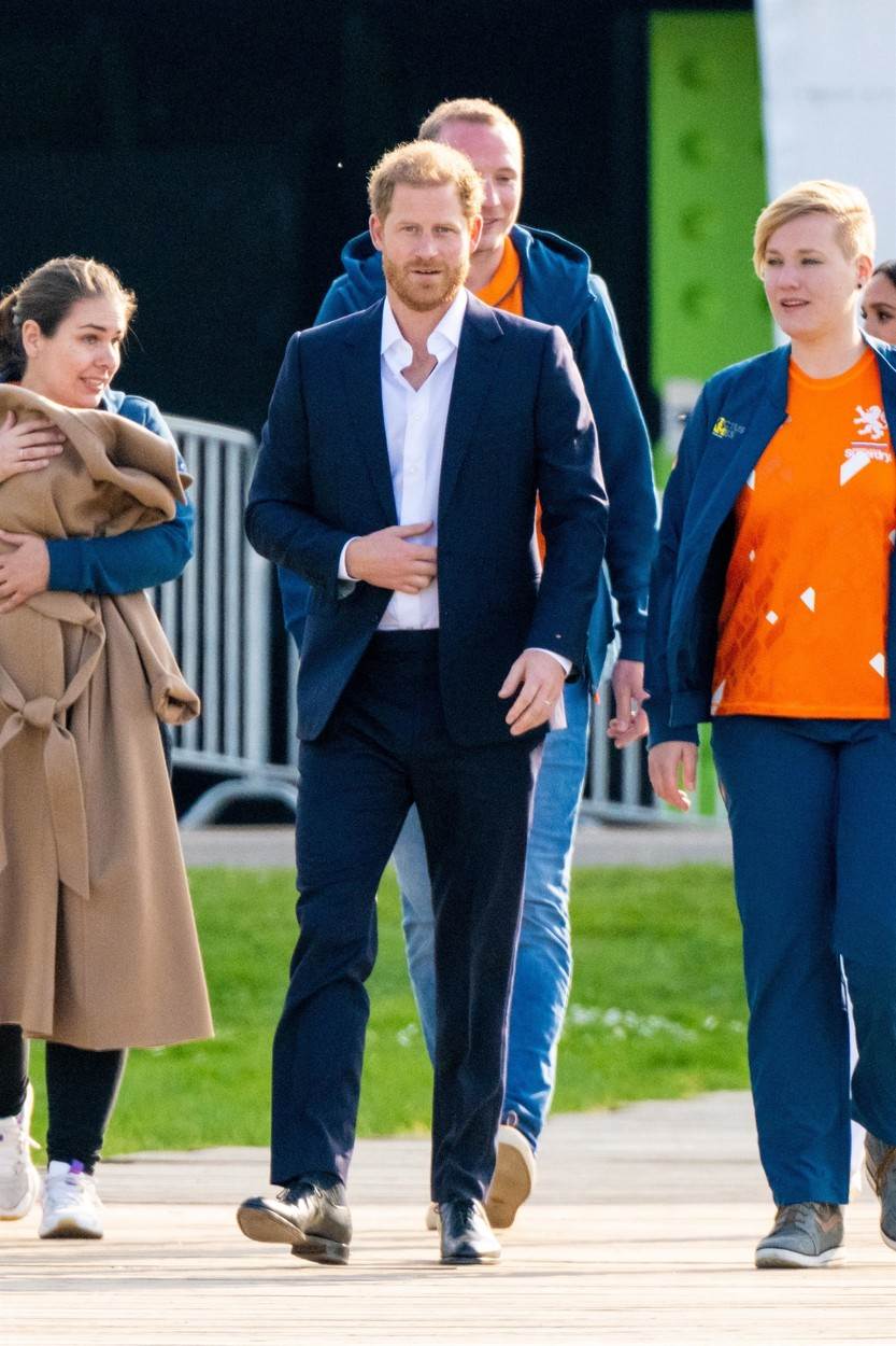 Meghan Markle i princ Harry se poljubili na pozornici