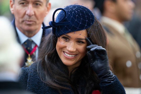 Pokušava li Meghan Markle modnim odabirima nešto sakriti?