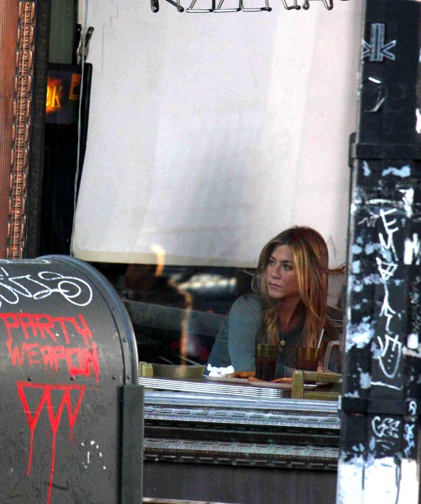 Jeniffer Aniston ponovno zaratila s Angelinom Jolie?