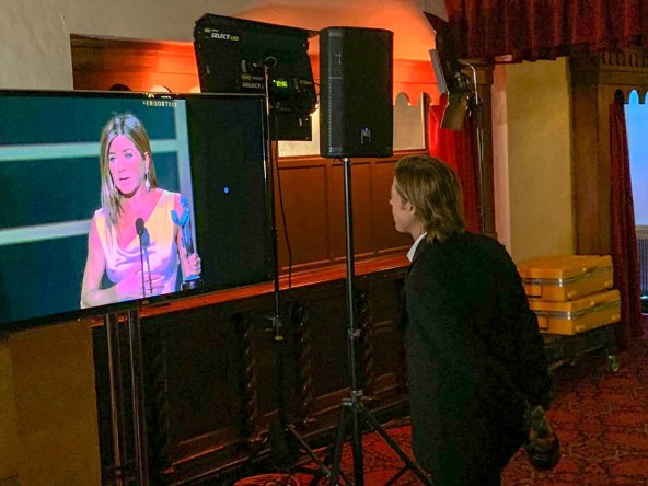 'TRUJE' SE PILULAMA Angelina se razboljela zbog pomirbe Brada i Jennifer?