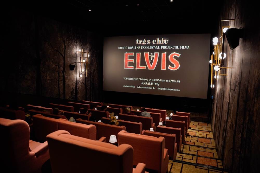 Elvis 1.jpg