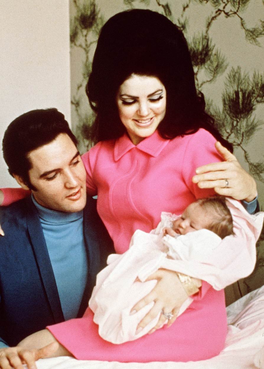 Elvis i Priscilla s Lisom Marie Presley