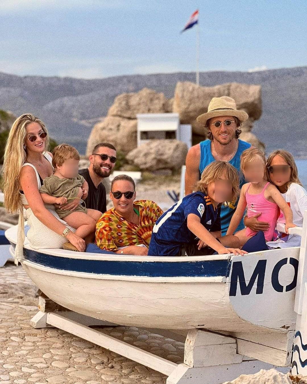 Obitelji Luke Modrića i Matea Kovačića ljetuju zajedno