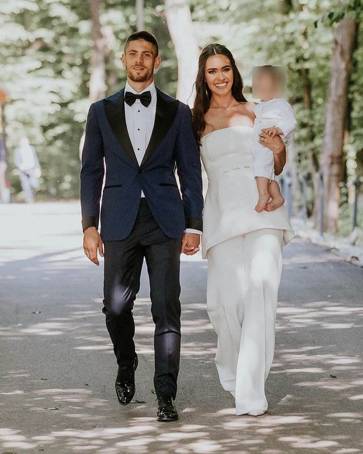 Andrej Kramarić sa suprugom i sinom