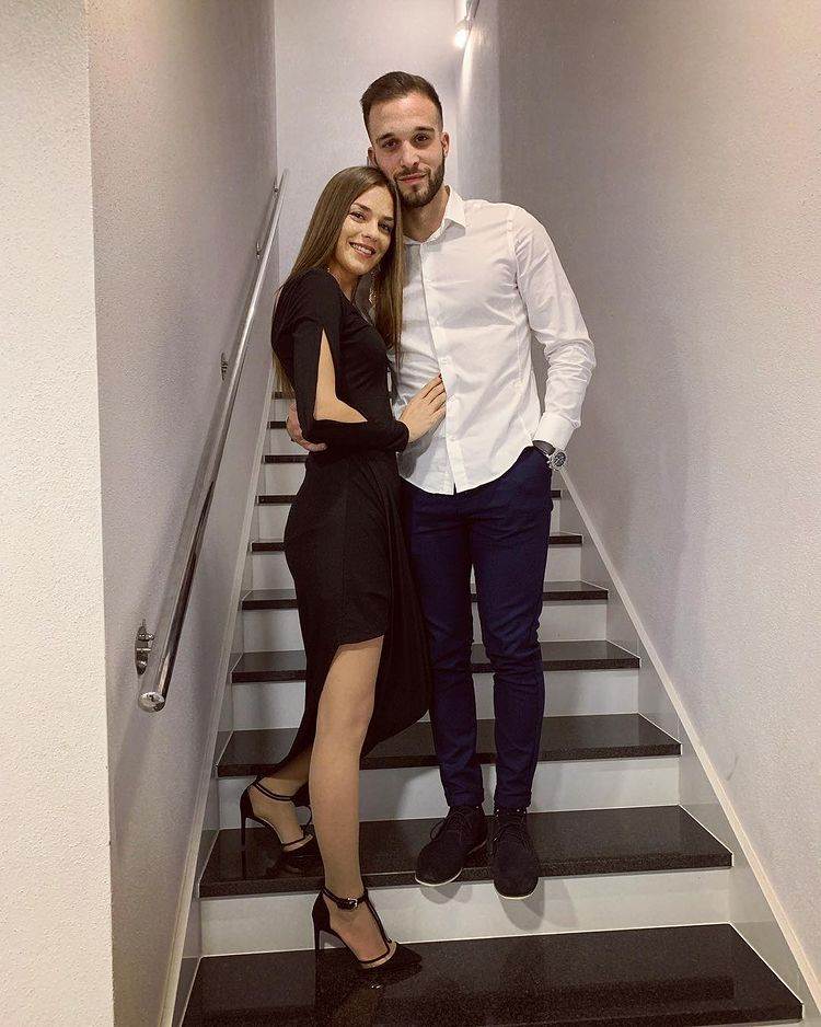 Meri Rašin djevojka je Šiminog brata Marija Vrsaljka