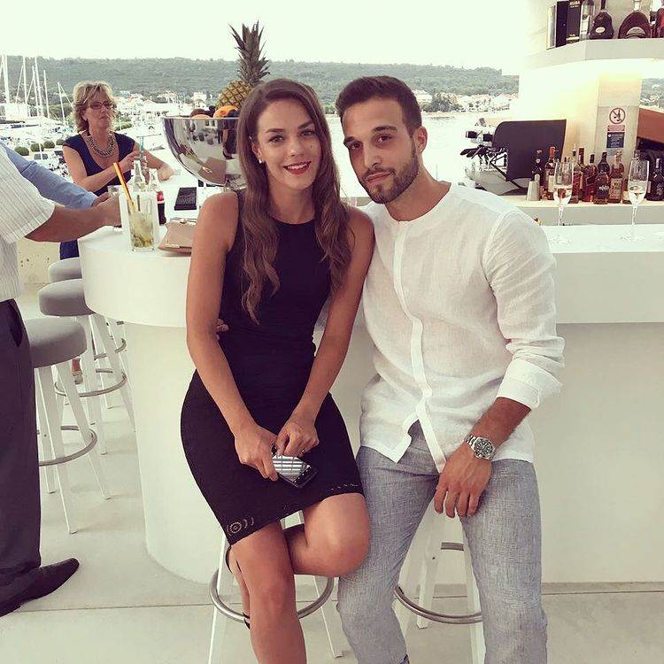 Meri Rašin djevojka je Šiminog brata Marija Vrsaljka