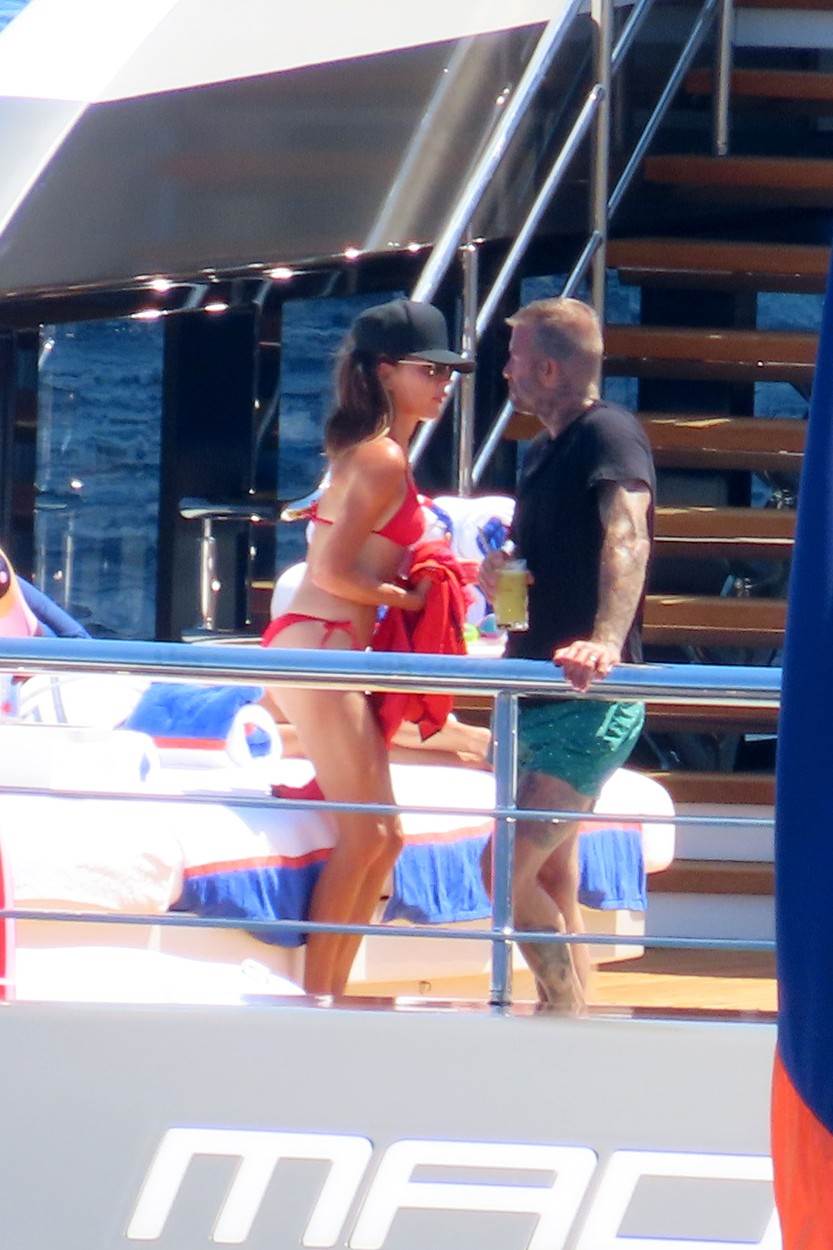 Victoria Beckham i David Beckham na jahti.jpg