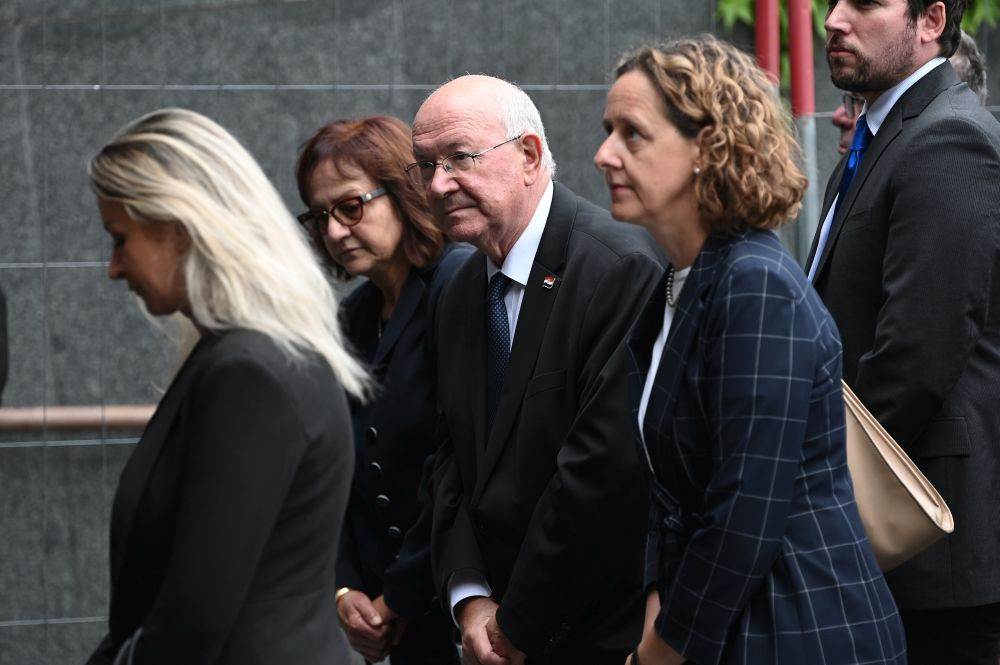 Nina Obuljen Koržinek na sprovodu Mislava Bage