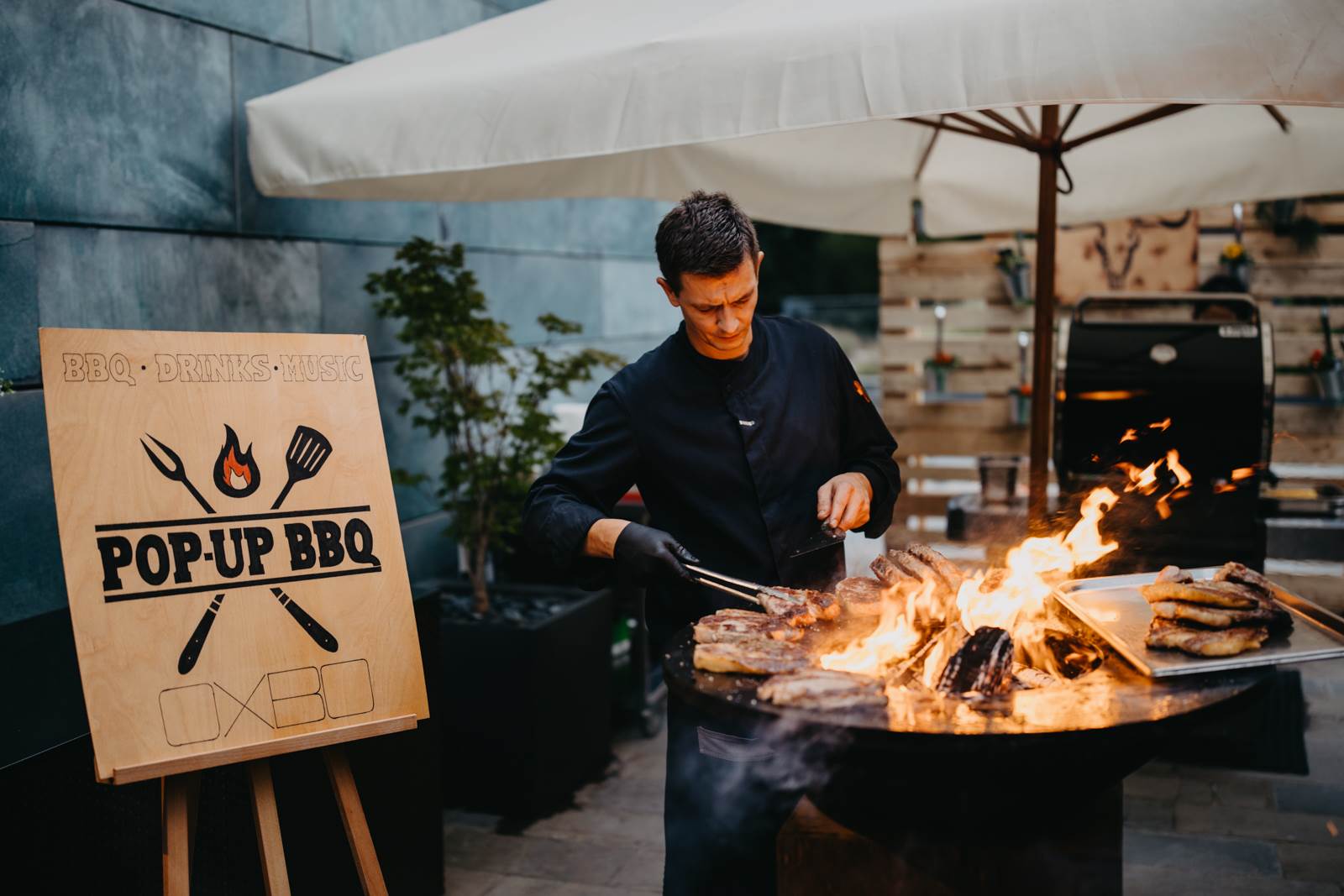 OXBO restoran BBQ party na terasi