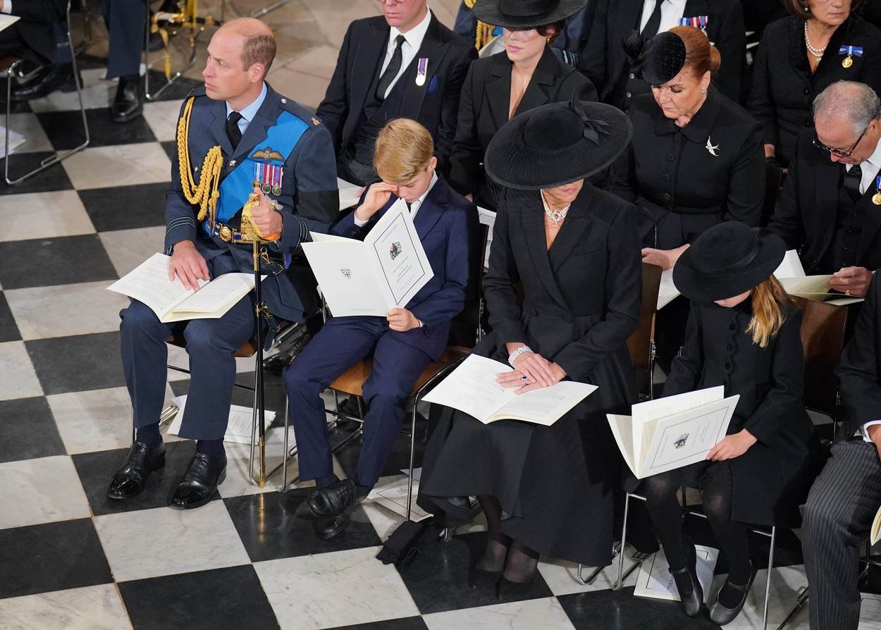 Princ George i princeza Charlotte na sprovodu kraljice Elizabete II.