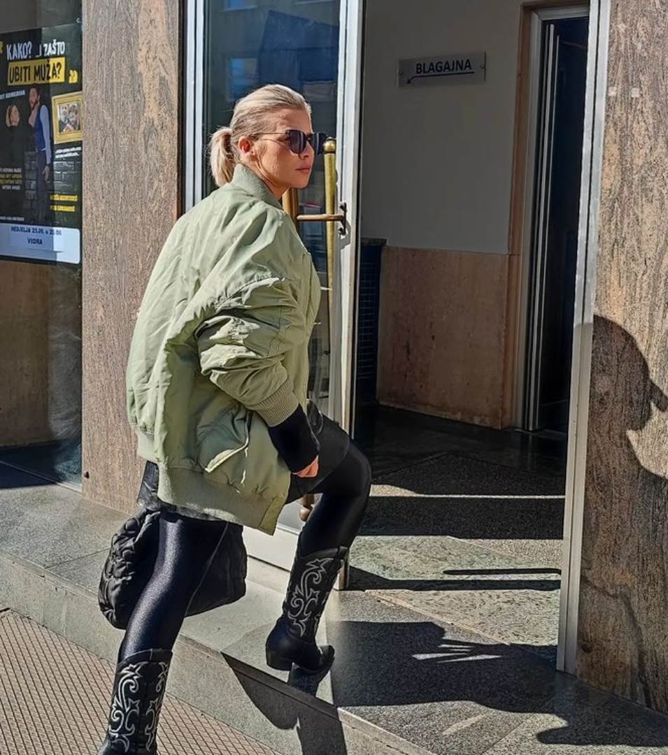 Ana Begić Tahiri u kaubojskim čizmama.jpg