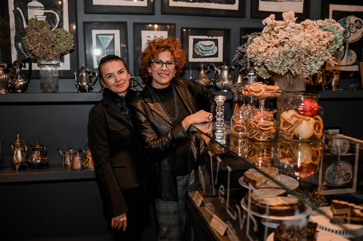 Marijana Šešo i Petra Nikičević, Velvet tim.jpg