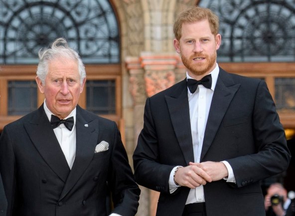 William izbija posljednji novac iz Harryjevog džepa