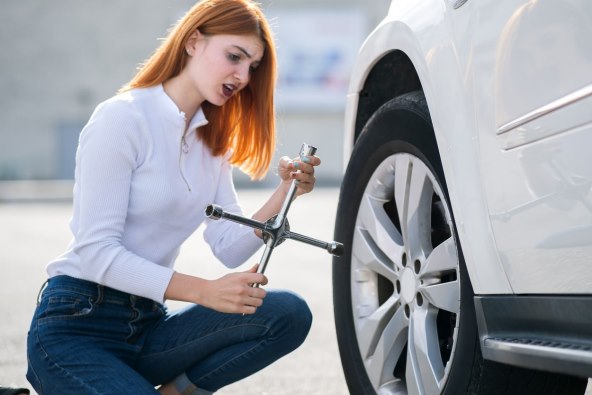 Sve što trebate znati kako biste samostalno zamijenili gumu na automobilu