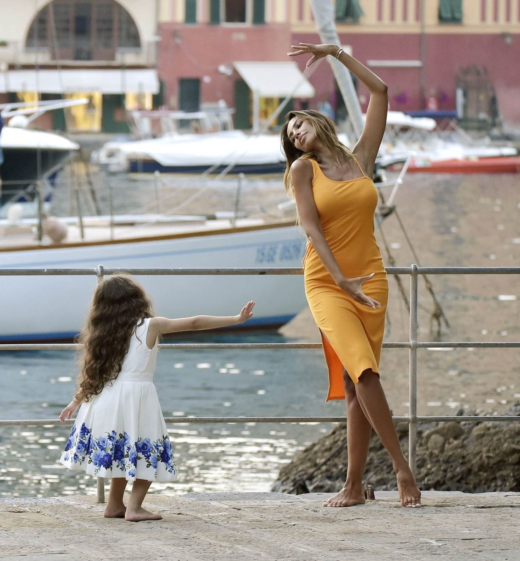 Madalina Genea na plaži