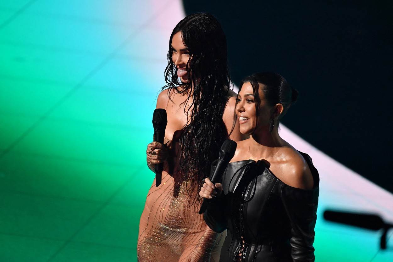 Megan Fox i Kourtney Kardashian pozirale su donjem rublju.jpeg