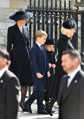 Princ George i princeza Charlotte na sprovodu kraljice Elizabete II.