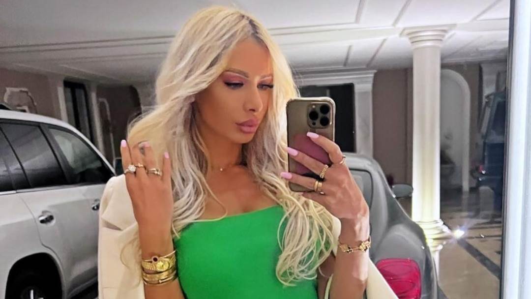 Milica Polskaya objavila snimku na kojoj zavodljivo pozira pored bazena