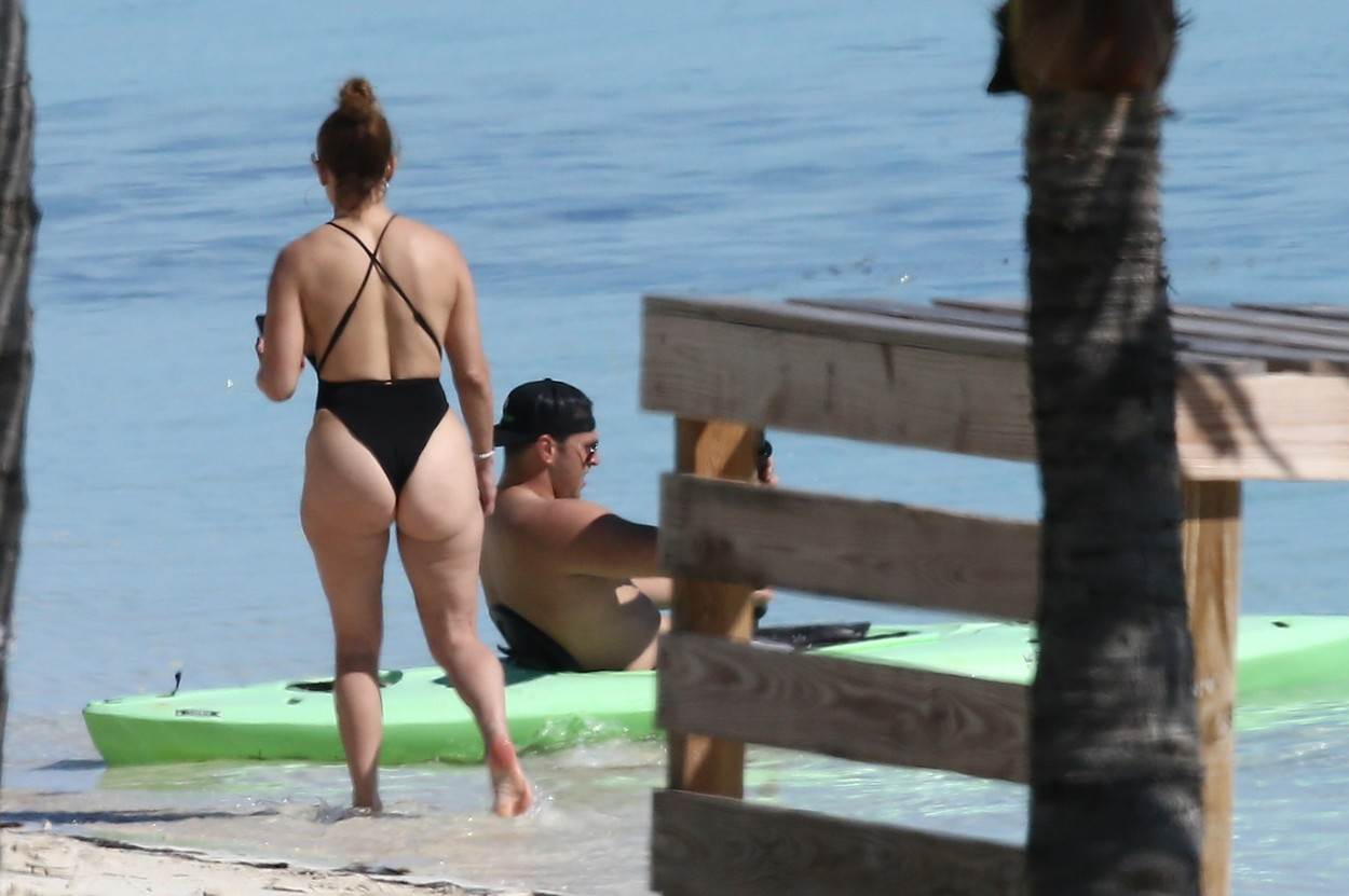 Stražnjica Jennifer Lopez u realnosti i na Instagramu