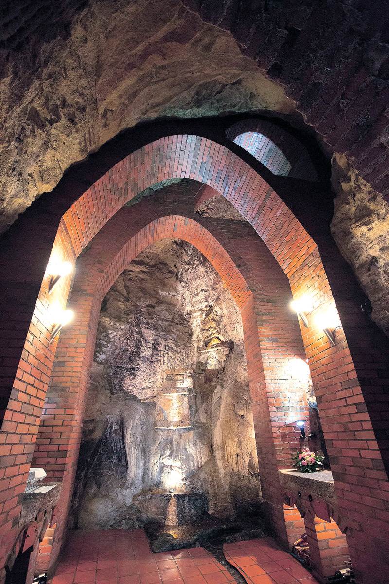 05_cave-spring