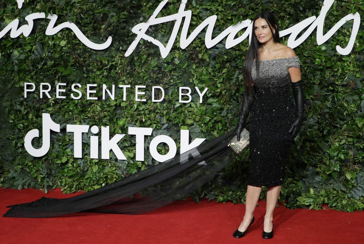 Izbotoksirano lice Demi Moore 