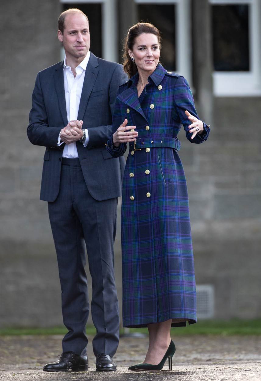 Kate Middleton u dugačkom kariranom kaputu