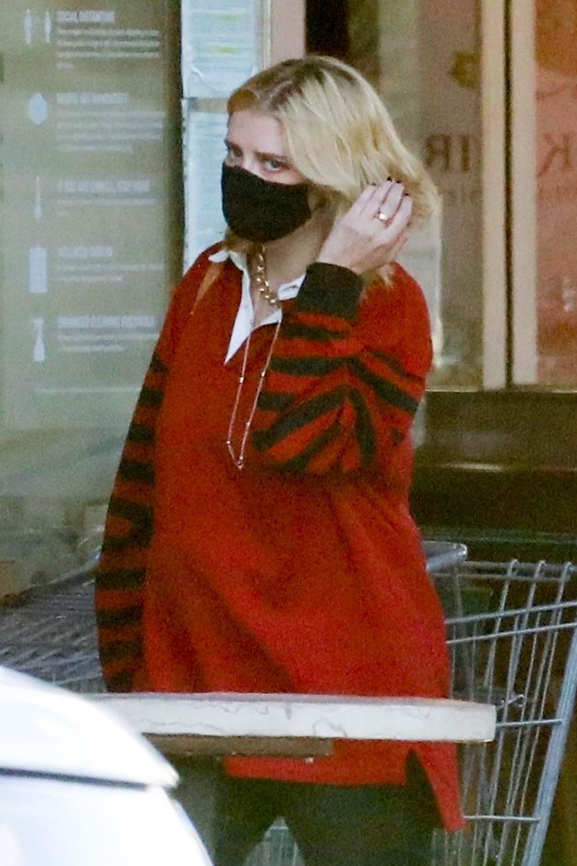 Neprepoznatljiva Mischa Barton na paparazzo fotografiji