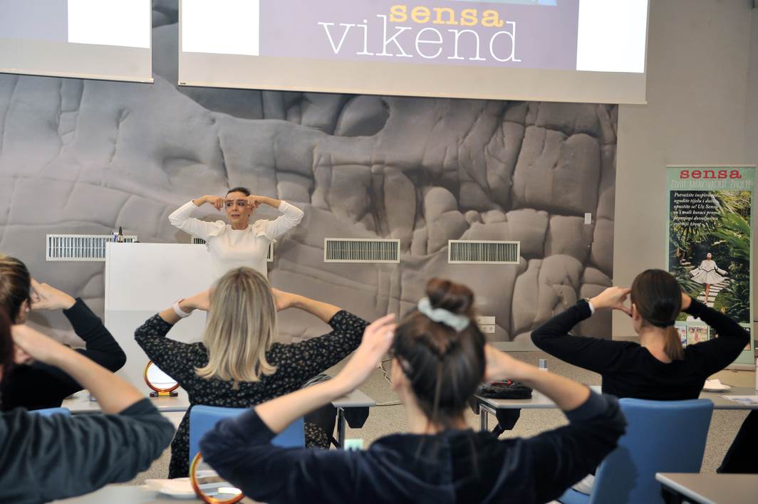 Face fitness trenerica Mia Šoškić otkrila je tehniku pomlađivanja lica i vrata