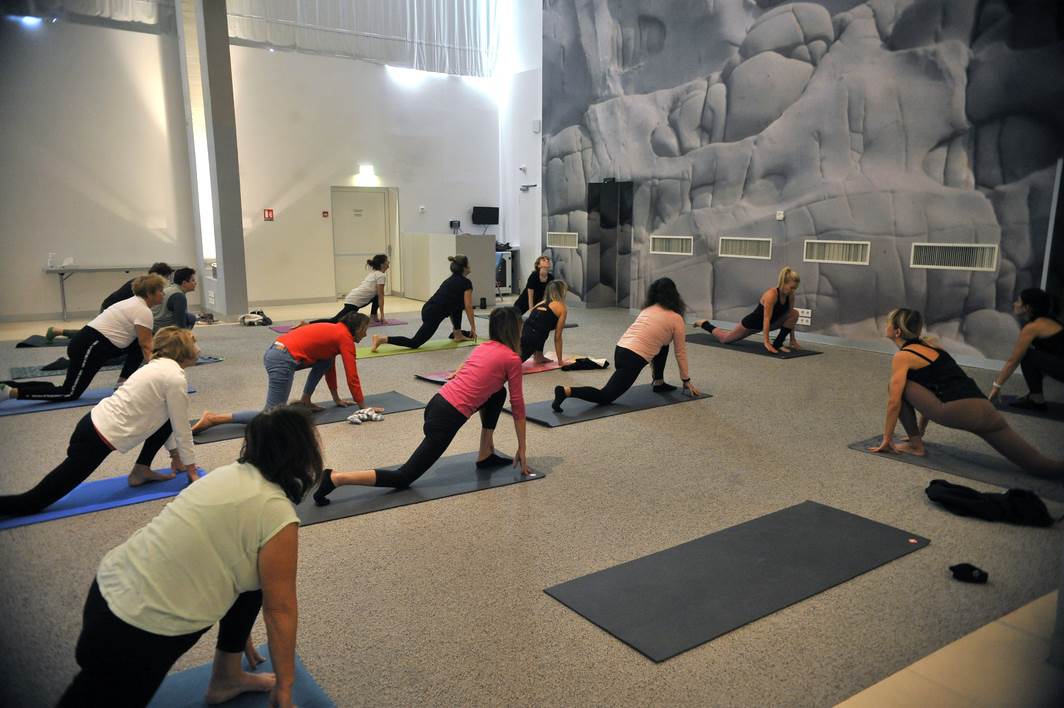 Žana Đogaš vodila je Morning Dharma flow jogu i meditaciju za čakre