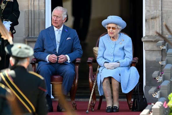 Kralj Charles III. i kraljica Elizabeta II.